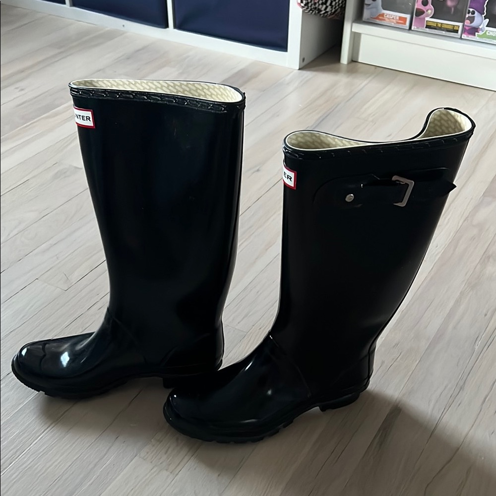 Hunter Classic Black Glossy Boots - Picture 2 of 6